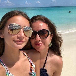 Meet your Posher, Eva luna